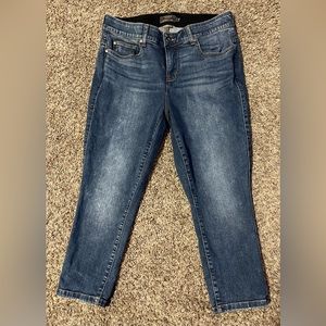 𝐓𝐨𝐫𝐫𝐢𝐝 𝐁𝐨𝐦𝐛𝐬𝐡𝐞𝐥𝐥 𝐒𝐤𝐢𝐧𝐧𝐲 𝐉𝐞𝐚𝐧𝐬